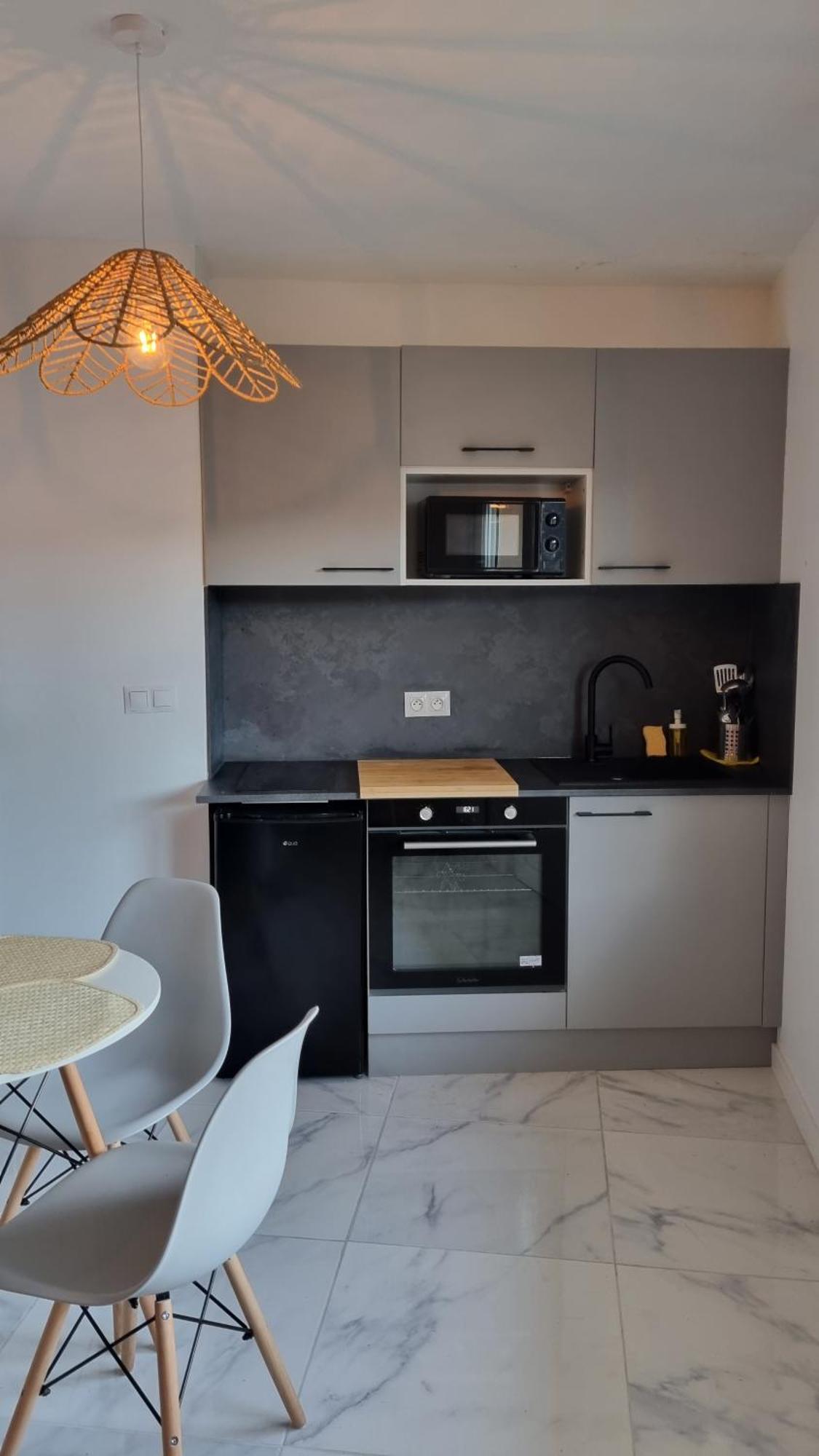 Appartement 5e Ciel - Sans Ascenseur - Devant Gare / Centre-ville